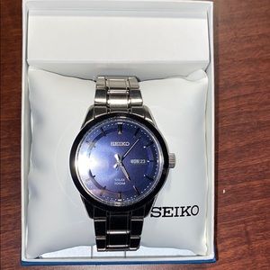 Seiko analogue quartz solar watch